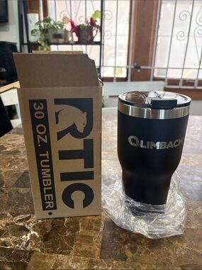 NIB RTIC Black Charcoal 30 oz Tumbler